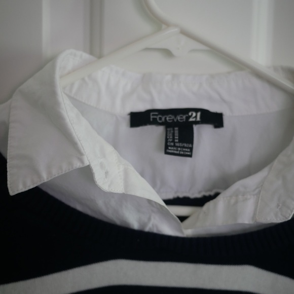 Forever 21. Sweater - Picture 2 of 3